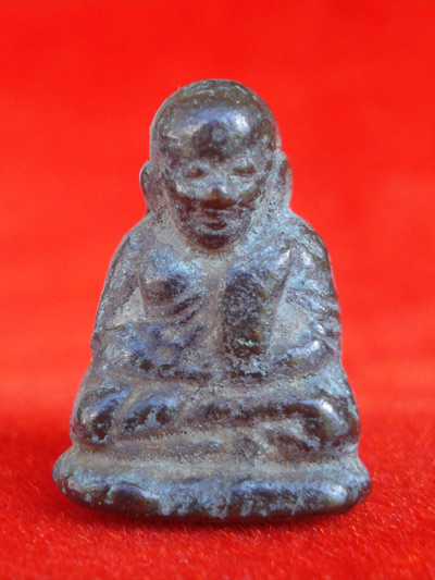 1 ใน 11 พิมพ์ที่หายากมากครับ หลวงพ่อเงิน บางคลาน รุ่นปืนแตก พิมพ์นิยมเศียรโต ปี 2528 ต้องรีบเก็บครับ