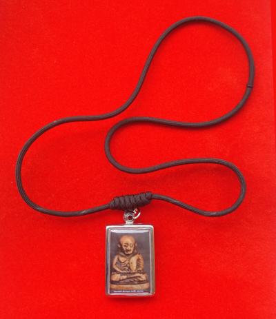 ขอเชิญร่วมทอดกฐินสามัคคี ปี 2555 ทำบุญ 100 บาท รับรูปถ่ายหลวงพ่อเงิน พิมพ์ขี้ตา ด้านหลังพระสมเด็จ 3