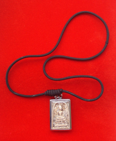 ขอเชิญร่วมทอดกฐินสามัคคี ปี 2555 ทำบุญ 100 บาท รับรูปถ่ายหลวงพ่อเงิน พิมพ์ขี้ตา ด้านหลังพระสมเด็จ 4