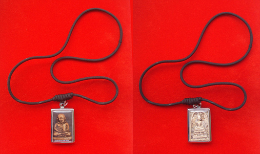 ขอเชิญร่วมทอดกฐินสามัคคี ปี 2555 ทำบุญ 100 บาท รับรูปถ่ายหลวงพ่อเงิน พิมพ์ขี้ตา ด้านหลังพระสมเด็จ 5