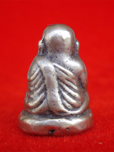 ขอเชิญร่วมทอดกฐินสามัคคี ปี 2555 ทำบุญ 100 บาท รับรูปหล่อหลวงพ่อเงิน บางคลาน พิมพ์ขี้ตา สุดคลาสสิค 1