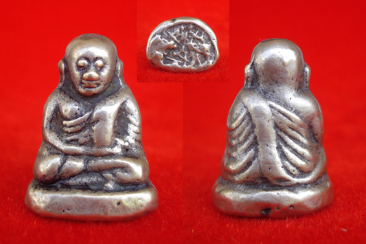 ขอเชิญร่วมทอดกฐินสามัคคี ปี 2555 ทำบุญ 100 บาท รับรูปหล่อหลวงพ่อเงิน บางคลาน พิมพ์ขี้ตา สุดคลาสสิค 3