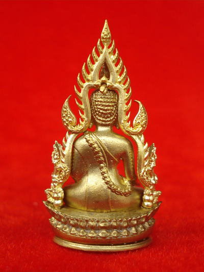 พระพุทธชินราช พิมพ์แต่งฉลุลอยองค์ เนื้อทองระฆัง รุ่นจอมราชันย์ วัดพระศรีรัตนมหาธาตุ ปี 2555 เลข 9577 1