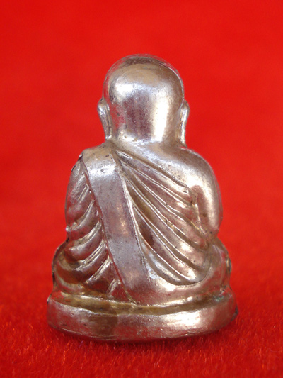 รูปเหมือนปั๊มหลวงพ่อเงินบางคลาน กองทุน ๕๓ พิมพ์หน้ายิ้ม เนื้ออัลปาก้า พระเครื่องดังปี 2553 สวยมาก 1