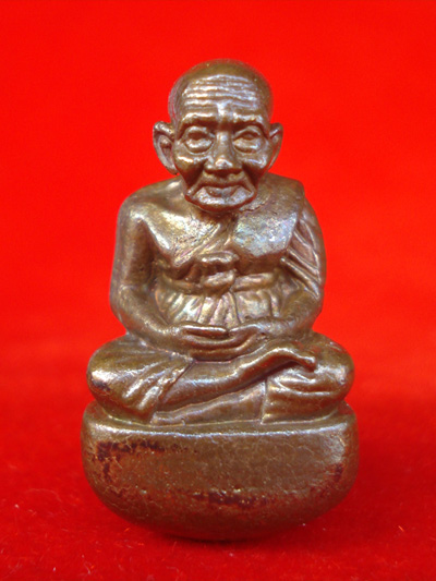 หลวงปู่ทวดลอยองค์ เบ้าทุบหล่อโบราณ เนื้อนวโลหะ รุ่นแรก วัดในหาน ปี 2536 พระเครื่องที่สวยสุดๆ