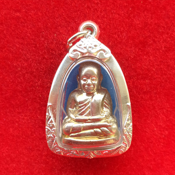 รูปเหมือนปั๊มหลวงพ่อเงินบางคลาน กองทุน ๕๓ พิมพ์หน้ายิ้ม เนื้ออัลปาก้า ดังปี 2553 ตลับเงิน สวยมาก