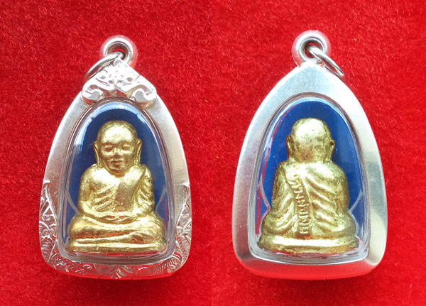 รูปเหมือนปั๊มหลวงพ่อเงิน วัดบางคลาน รุ่นน้ำท่วม พิมพ์มือมีจุดย้อนยุคปี 15 เนื้อทองเหลือง สุดสวย 2