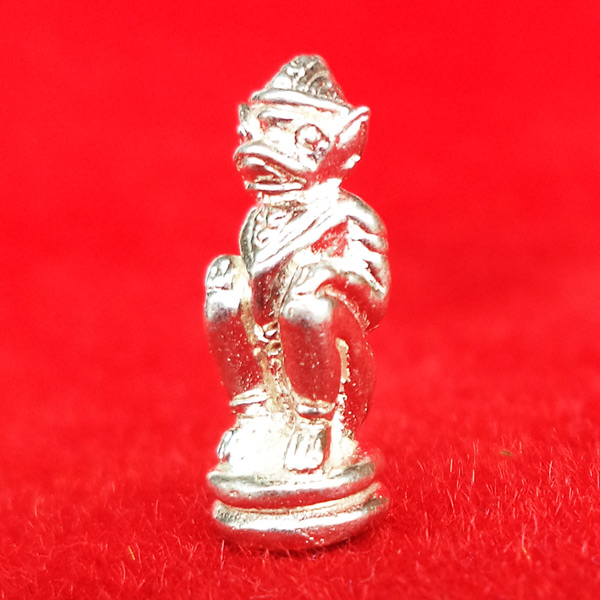 รูปหล่อหนุมานอมฤต หลวงพ่ออ่าง วัดใหญ่สว่างอารมณ์ เนื้อเงินหน้ากระบี่พิมพ์จิ๋ว สร้างตามหลวงพ่อสุ่น 1