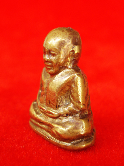 รูปเหมือนปั๊มหลวงพ่อเงิน บางคลาน ปี 15 พิมพ์มือนับแบงค์ เนื้อทองเหลือง สวยเข้มขลัง ไม่แพง 2