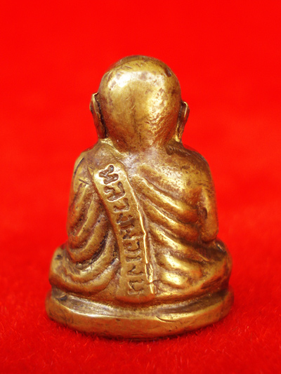 รูปเหมือนปั๊มหลวงพ่อเงิน บางคลาน ปี 15 พิมพ์มือนับแบงค์ เนื้อทองเหลือง สวยเข้มขลัง ไม่แพง 3