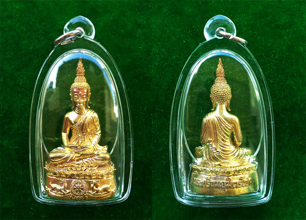 พระกริ่งนฤมิตโชค เนื้อทองทิพย์ หลวงพ่อจรัญ วัดอัมพวัน ปี 2554 เลี่ยมพร้อมขึ้นคอ สวยน่าบูชามาก 2