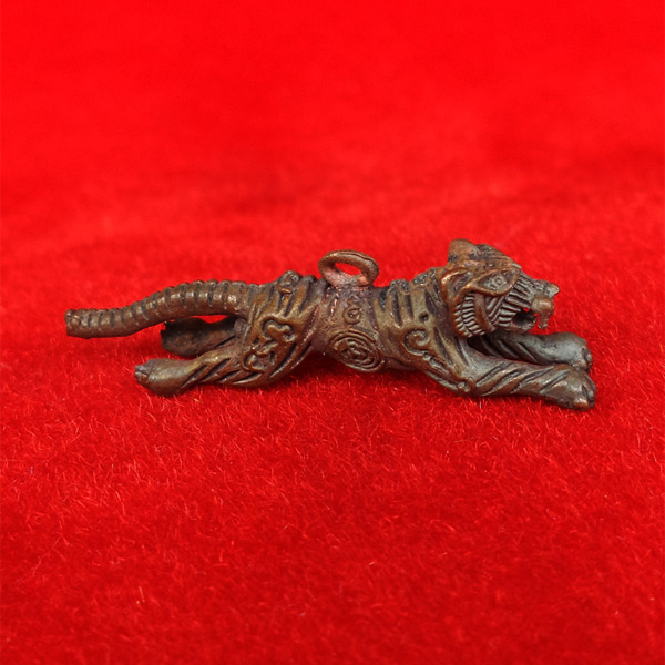 เสือปืนแตก บารมี 97 หลวงปู่แย้ม วัดตะเคียน เนื้อนวโลหะ ตอก 2 โค้ด + แช่น้ำมนต์ในพิธี 9 วัน 9 คืน