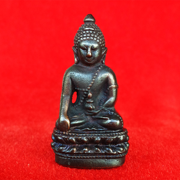 พระกริ่งจักรตรี เนื้อนวโลหะ พุทธาภิเษก 16 ครั้ง พระดีพิธีใหญ่ ครบ 6 รอบ พระราชินี ปี 2547