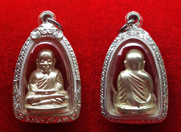 1 ใน 500 รูปเหมือนปั๊มหลวงพ่อเงินบางคลาน กองทุน ๕๓ พิมพ์หน้ายิ้ม เนื้อเงิน กรรมการ ตลับเงิน 2
