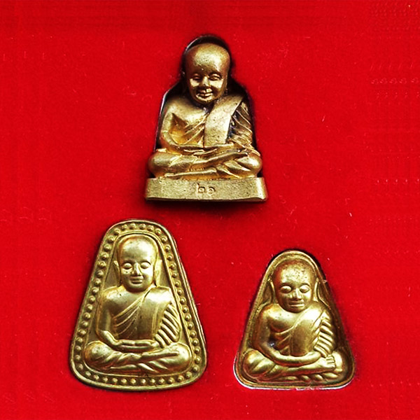 ชุดหลวงพ่อเงิน วัดบางคลาน โครงการแบ่งบุญ หนุนการศึกษา  เนื้อทองผสม  ปี 2545 สวยครับ