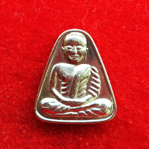 หลวงพ่อเงิน บางคลาน พิมพ์จอบเล็ก หลังขวัญถุง เนื้ออัลปาก้า รุ่นมหาเศรษฐีบุญบารมี 51 หลวงพ่อคูณเสก