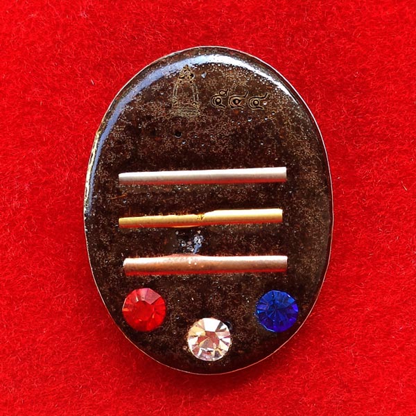 ล็อกเก็ตรูปเหมือน สมเด็จโต วัดระฆัง หลังฝังตะกรุด 3 แถว และฝังเม็ดอัญมณี 3 สี รุ่นสร้างเจดีย์ 1