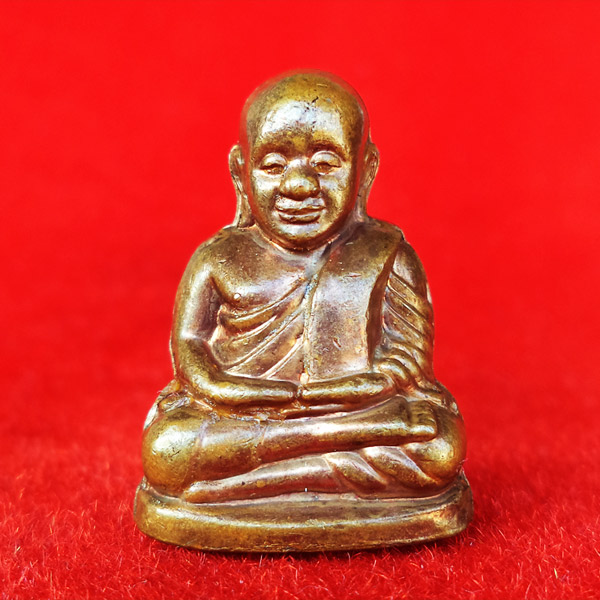 รูปเหมือนปั๊มหลวงพ่อเงินบางคลาน กองทุน ๕๓ พิมพ์หน้ายิ้ม เนื้อทองแดง ก้นอุดกริ่ง สวยมาก