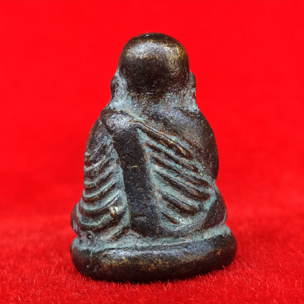 1 ใน 11 พิมพ์ที่หายากมากครับ หลวงพ่อเงิน บางคลาน รุ่นปืนแตก พิมพ์แจกแม่ครัว ปี 2528 ต้องรีบเก็บครับ 1