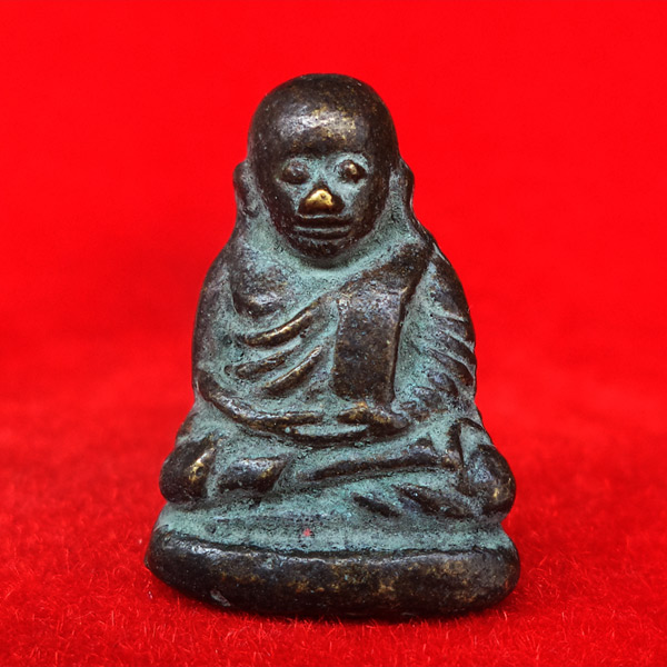 1 ใน 11 พิมพ์ที่หายากมากครับ หลวงพ่อเงิน บางคลาน รุ่นปืนแตก พิมพ์แจกแม่ครัว ปี 2528 ต้องรีบเก็บครับ