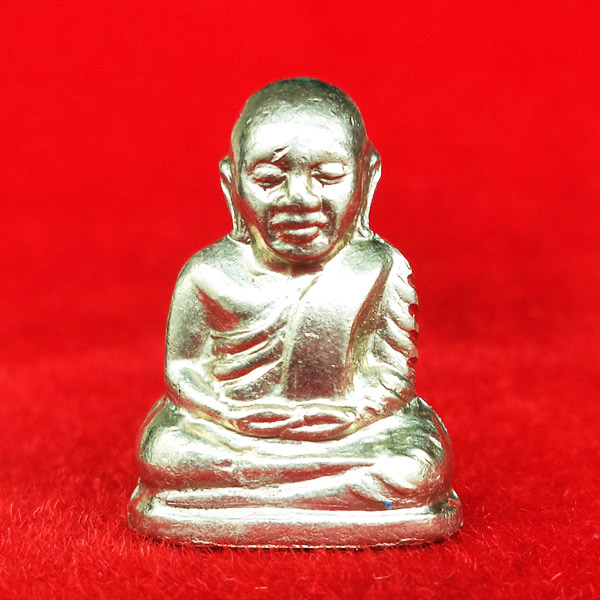 รูปเหมือนปั๊มหลวงพ่อเงิน วัดบางคลาน รุ่นน้ำท่วม พิมพ์คอแอลย้อนยุคปี 15 เนื้ออัลปาก้า สวยหายาก