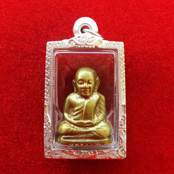 รูปเหมือนปั๊มหลวงพ่อเงิน บางคลาน ปี 15 พิมพ์ฐานเตี้ย ออกวัดท้ายน้ำ ปลุกเสกพิธีเดียวกับ 15 บางคลาน