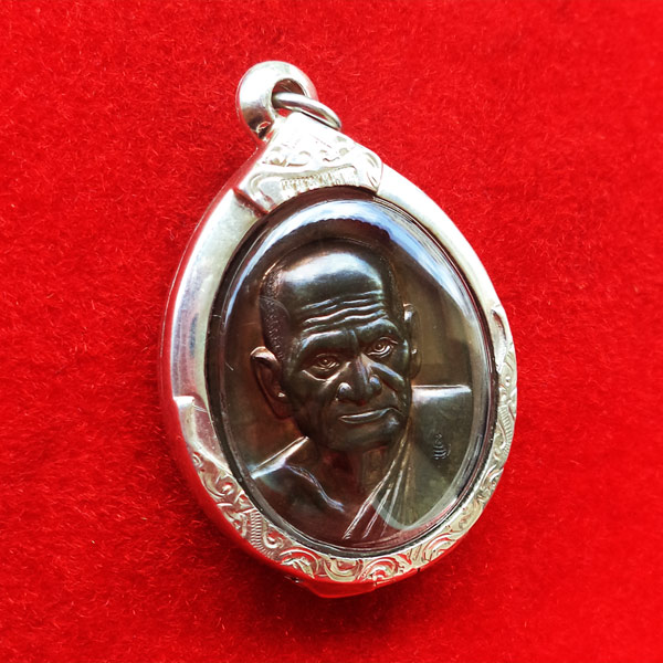 สุดขลัง เหรียญรูปใข่ หลวงพ่อเงิน บางคลาน รุ่นพระพิจิตร พระปั๊ม เนื้อนวโลหะ ปี 2542-43 สวยมาก หายาก