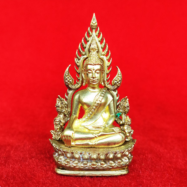 พระพุทธชินราช พิมพ์แต่งฉลุลอยองค์ เนื้อทองระฆัง รุ่นจอมราชันย์ วัดพระศรีรัตนมหาธาตุ ปี 2555 เลข 9580