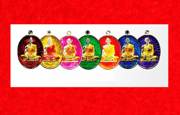สุดคุ้ม เหรียญสร้างบารมี หลวงพ่อคูณ ชุดของขวัญ เต็มองค์ คูณ สุคโต 7 สี 7 วัน นิยมมาก