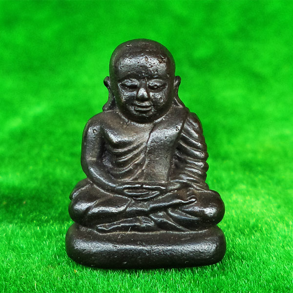 รูปหล่อหลวงพ่อเงิน บางคลาน รุ่นพระธรรมปิฎก ๖๑ เนื้อนวโลหะกลับดำ ปี 2535 สวยและหายาก