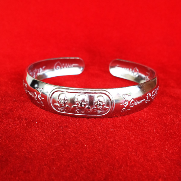 ขอเชิญร่วมทอดกฐินสามัคคี ปี 2558 ทำบุญ 100 บาท รับกำไล ชอบเงินสด ค้าขายดีมีกำไรงาม