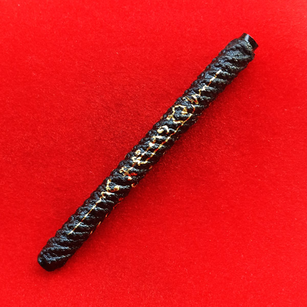 สุดยอดตะกรุดพระนเรศวรชนะศึก จารมือ พอกผง ลงรัก จารทอง รุ่นแรก รุ่นผู้ชนะที่หนึ่ง ขนาด 5 นิ้ว สุดขลัง