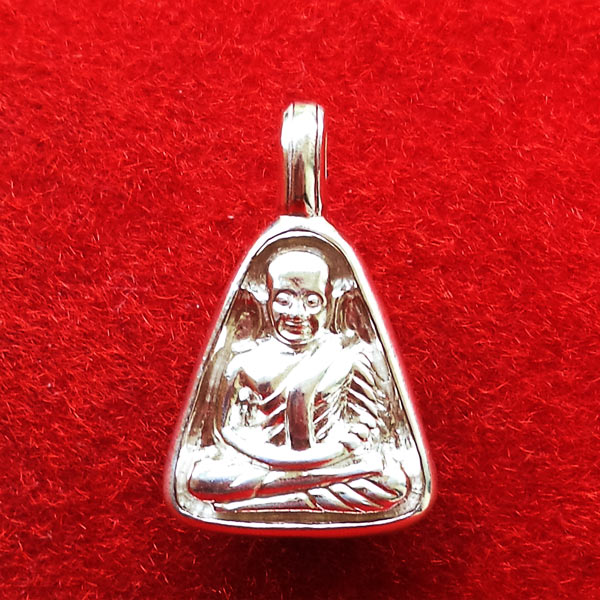 เหรียญหลวงพ่อเงิน บางคลาน พิมพ์จอบเล็ก เนื้อเงิน รุ่นมงคลมหาลาภ 51 เหรียญจอบเล็กที่สวยที่สุด 1