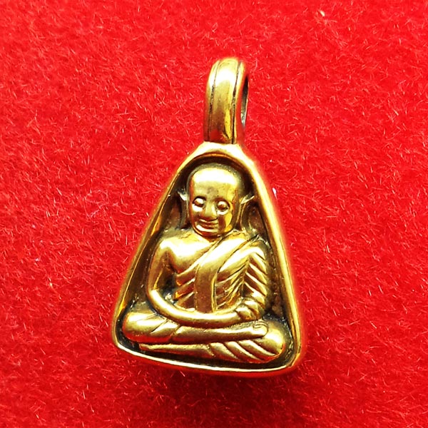 เหรียญหลวงพ่อเงิน บางคลาน พิมพ์จอบเล็ก เนื้อทองเหลือง รุ่นมงคลมหาลาภ 51 เหรียญจอบเล็กที่สวยที่สุด