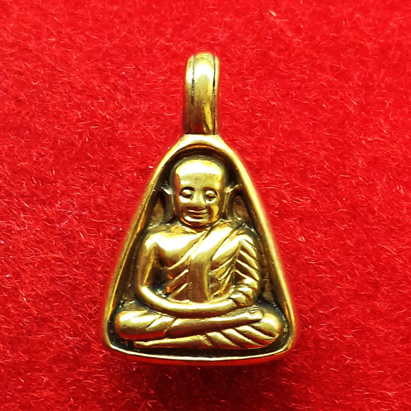 เหรียญหลวงพ่อเงิน บางคลาน พิมพ์จอบเล็ก เนื้อทองเหลือง รุ่นมงคลมหาลาภ 51 เหรียญจอบเล็กที่สวยที่สุด 1