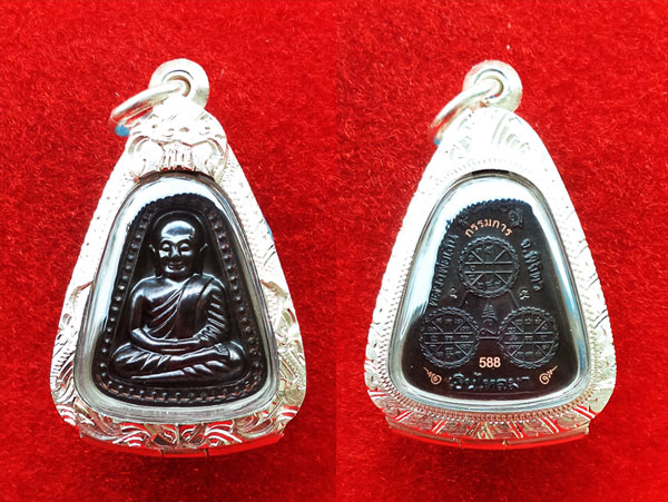 1 ใน 1000 เหรียญจอบใหญ่หลวงพ่อเงินบางคลาน กองทุน ๕๓ เนื้อนวโลหะ กรรมการ ปี 2553 ตลับเงิน 3