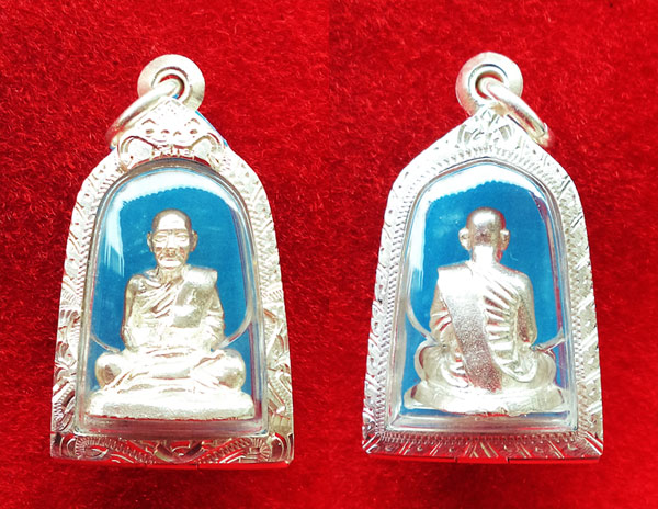 รูปหล่อหลวงปู่เอี่ยม วัดสะพานสูง เนื้อเงิน สุดยอดพระเครือง รุ่น 111 ปี พิธีดี ปี 2549 สวยหายากครับ 3