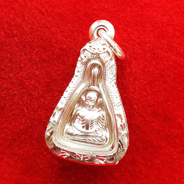 เหรียญหลวงพ่อเงิน บางคลาน พิมพ์จอบเล็ก เนื้อเงิน รุ่นมงคลมหาลาภ 51 เหรียญจอบเล็กที่สวยที่สุด