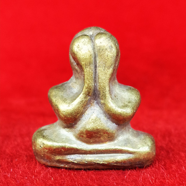 พระปิดตา หลวงปู่เอี่ยม วัดสะพานสูง พิมพ์ต้อสะดือจุ่น อุดผงโสฬส รุ่น ๑๑๕ ปี เนื้อทองระฆัง ปี 2554