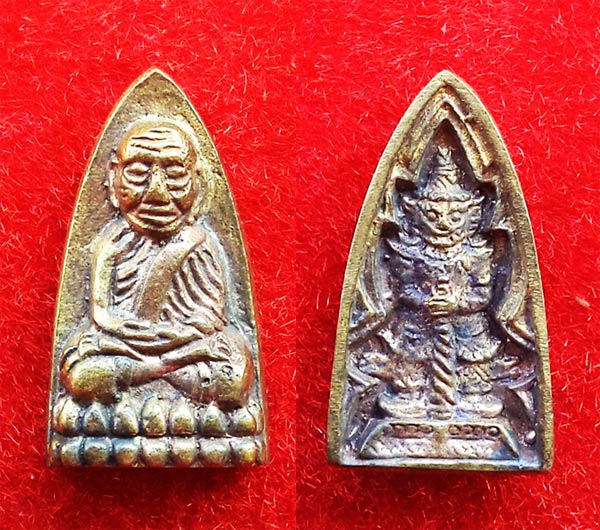 หลวงพ่อทวด พิมพ์เตารีด หลังท้าวเวสสุวรรณ องค์เล็ก ครบรอบ 10 ปี หลวงพ่อทวด เนื้อทองฝาบาตร ปี 2557