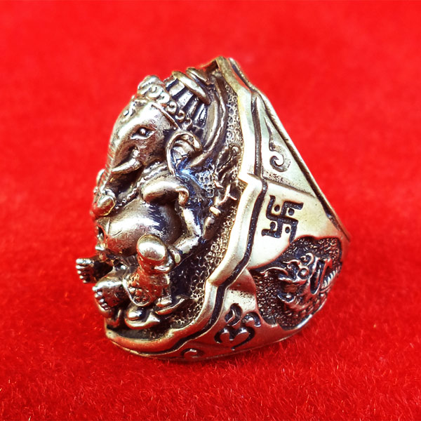 แหวนพระพิฆเนศ พิมพ์ใหญ่ เนื้ออัลปาก้า รุ่นมั่งมีศรีสุข หลวงปู่หงษ์ วัดเพชรบุรี ปี 2548 สวยมาก