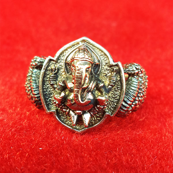 แหวนพระพิฆเนศ พิมพ์เล็ก เนื้ออัลปาก้า รุ่นมั่งมีศรีสุข หลวงปู่หงษ์ วัดเพชรบุรี ปี 2548 สวยมาก