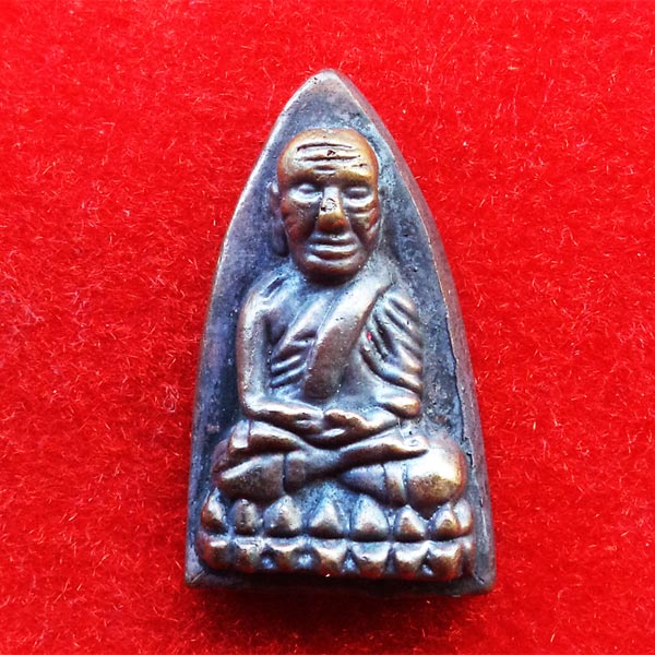 หลวงปู่ทวด เตารีดใหญ่ เนื้อนวโลหะแก่ทอง พิมพ์กรรมการ 4 โค้ด รุ่นแรก วัดในหาน ปี 2536 น่าบูชามาก