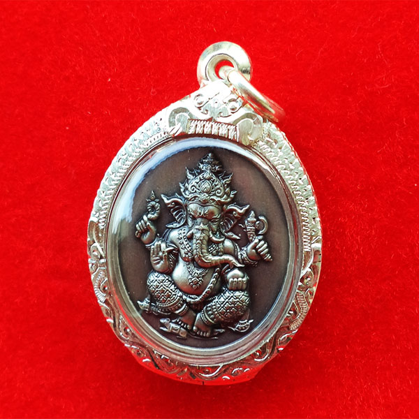 เหรียญพระพิฆเนศ มหามงคล รุ่น1 หลวงพ่ออิฏฐ์ วัดจุฬามณี เนื้อซาตินเงิน ปี 2555 สวยเข้มขลังน่าบูชา