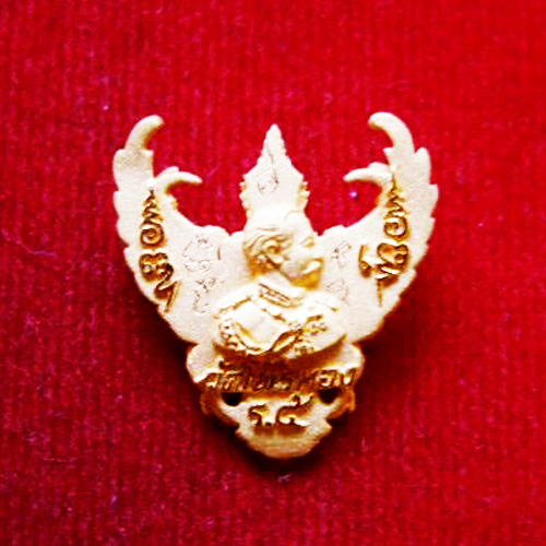 พญาครุฑ เนื้อทองคำ พิมพ์เล็ก รุ่นมหาเศรษฐี หลวงพ่อวราห์ วัดโพธิ์ทอง ปี 2540 มีแป้งเจิมสีแดง และจาร 1