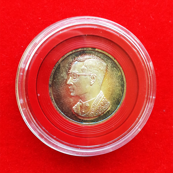 เหรียญคุ้มเกล้า เนื้อเงิน สร้างโรงพยาบาลภูมิพลฯ  พิธีใหญ่กองทัพอากาศสร้าง  ปี 2522 นิยมมากครับ