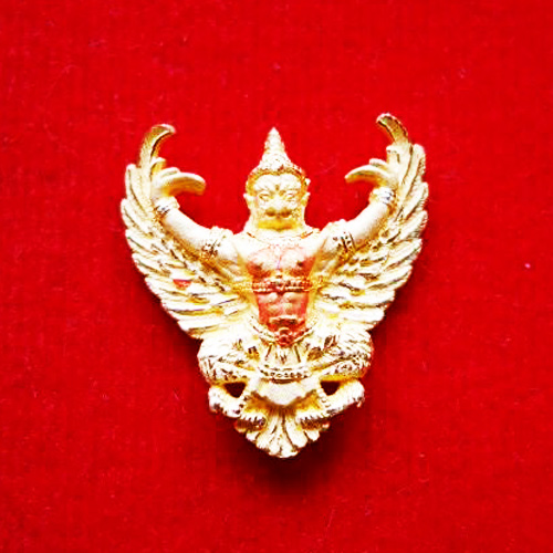 พญาครุฑ เนื้อทองคำ พิมพ์เล็ก รุ่นมหาเศรษฐี หลวงพ่อวราห์ วัดโพธิ์ทอง ปี 2540 มีแป้งเจิมสีแดง และจาร