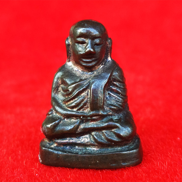 รูปหล่อหลวงพ่อเงิน บางคลาน พิมพ์นิยม เนื้อนวโลหะกลับดำ ไม่ทราบรุ่นและปีที่สร้าง สวยน่าสะสม