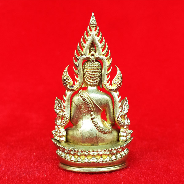 พระพุทธชินราช พิมพ์แต่งฉลุลอยองค์ เนื้อทองระฆัง รุ่นจอมราชันย์ วัดพระศรีรัตนมหาธาตุ ปี 2555 เลข 9579 1