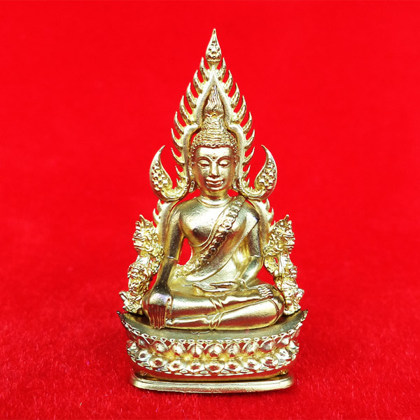 พระพุทธชินราช พิมพ์แต่งฉลุลอยองค์ เนื้อทองระฆัง รุ่นจอมราชันย์ วัดพระศรีรัตนมหาธาตุ ปี 2555 เลข 9566